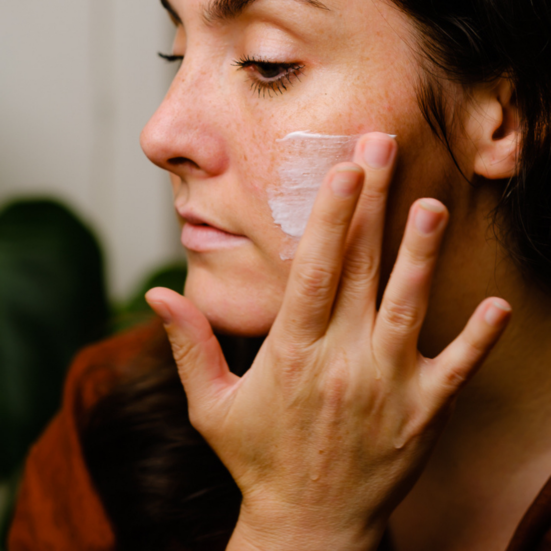 Exfoliating face scrub for oily skin to clear pores and reduce excess oil - urban veda
