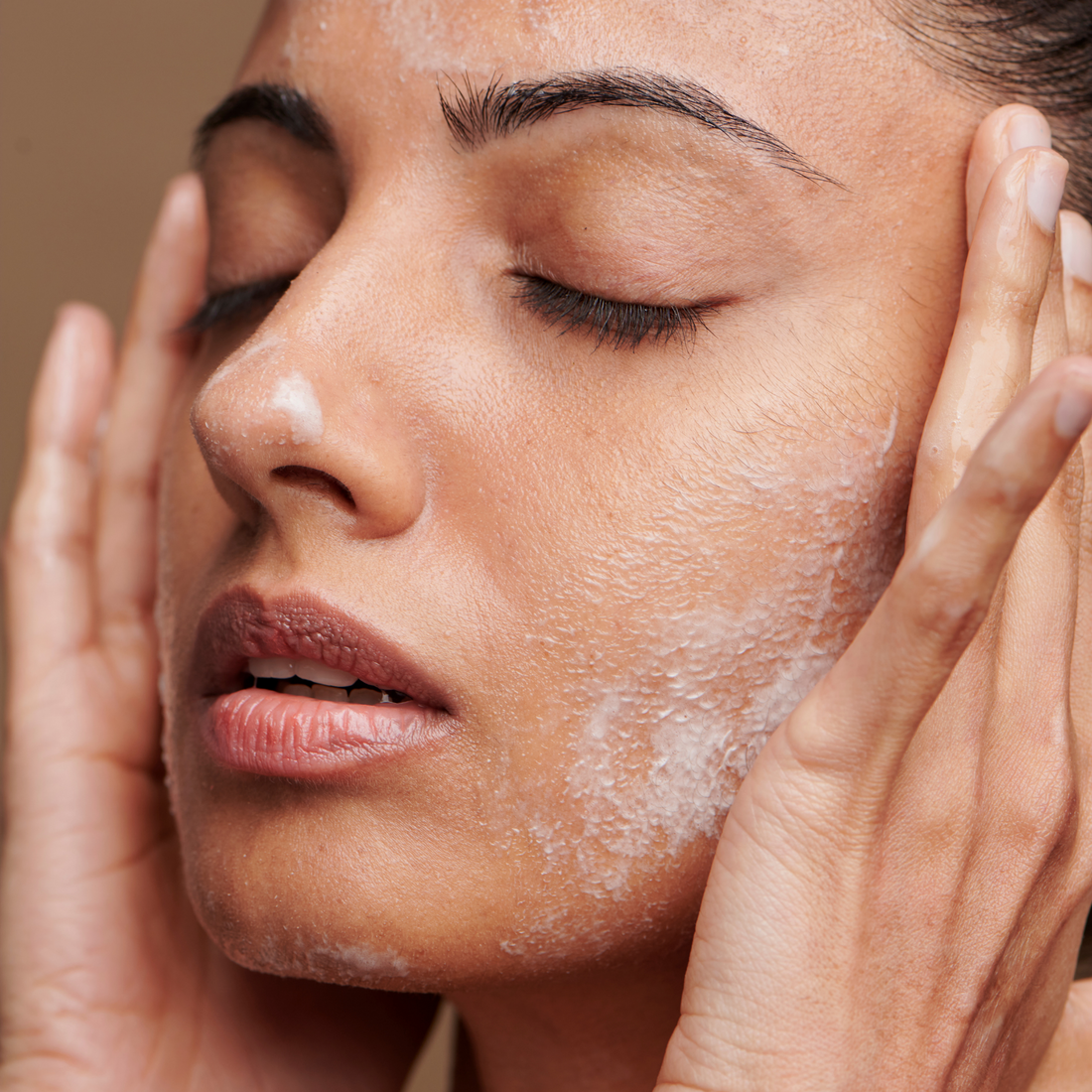 Daily facial cleanser for glowing skin used to brighten dull and tired complexion - urban veda